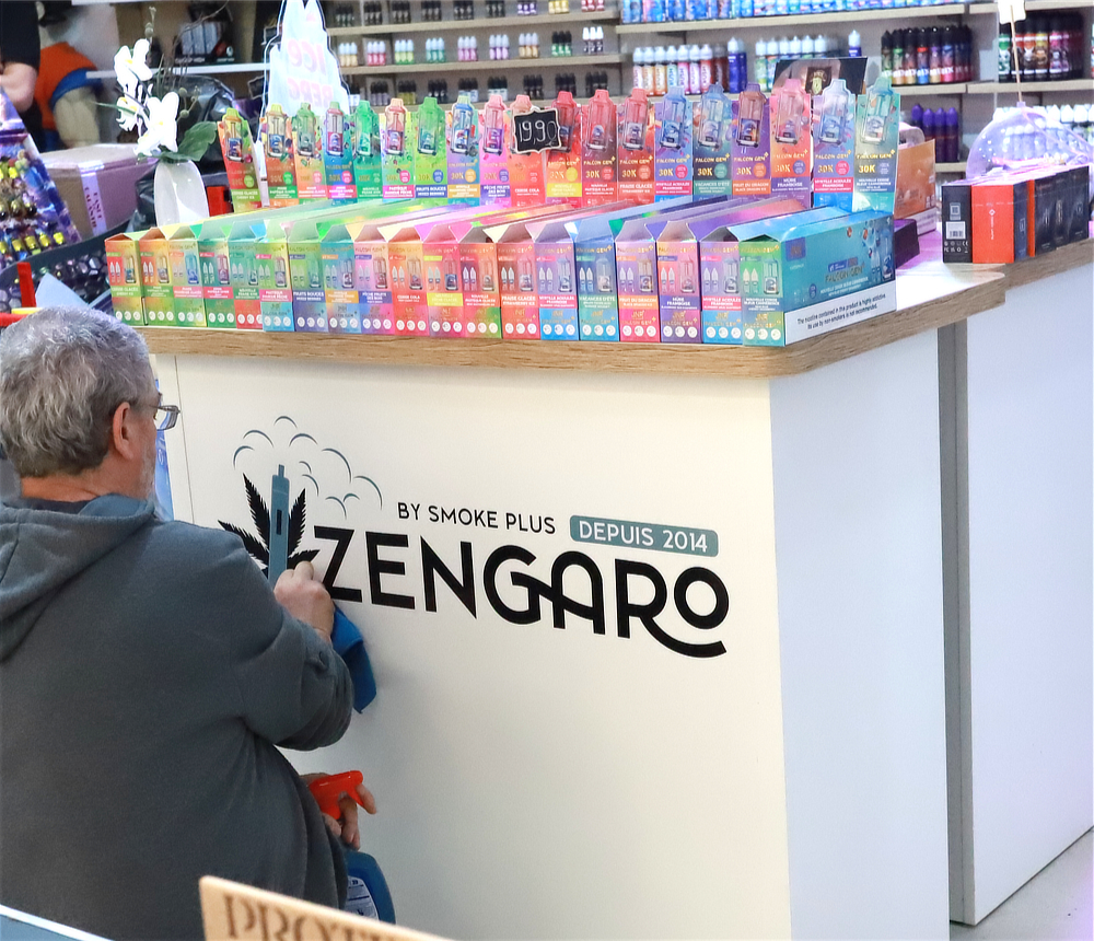Covering mural grand format & signalétique boutique Zengaro Joigny